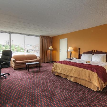 Days Inn Истон Номер фото