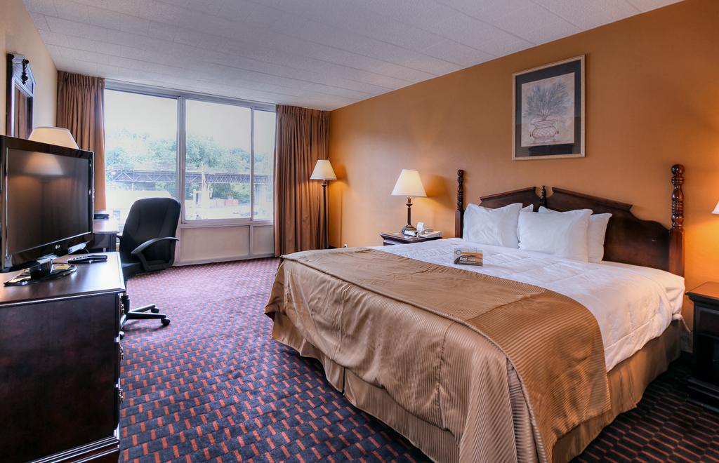 Days Inn Истон Номер фото