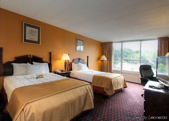 Days Inn Истон Номер фото